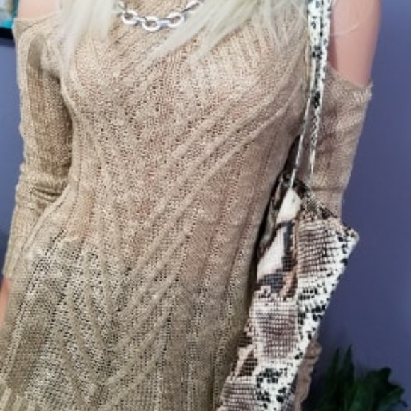 Cold Shoulder Knitted Spring Top - Picture 3 of 7